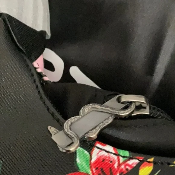 Ed Hardy Black and Pink Shoulder Bag with dust cover - Picture 5 of 6